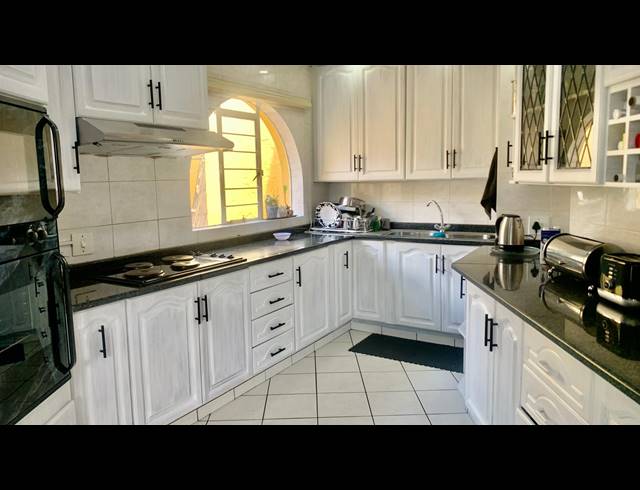 4 BEDROOM HOUSE FOR SALE IN BASSONIA